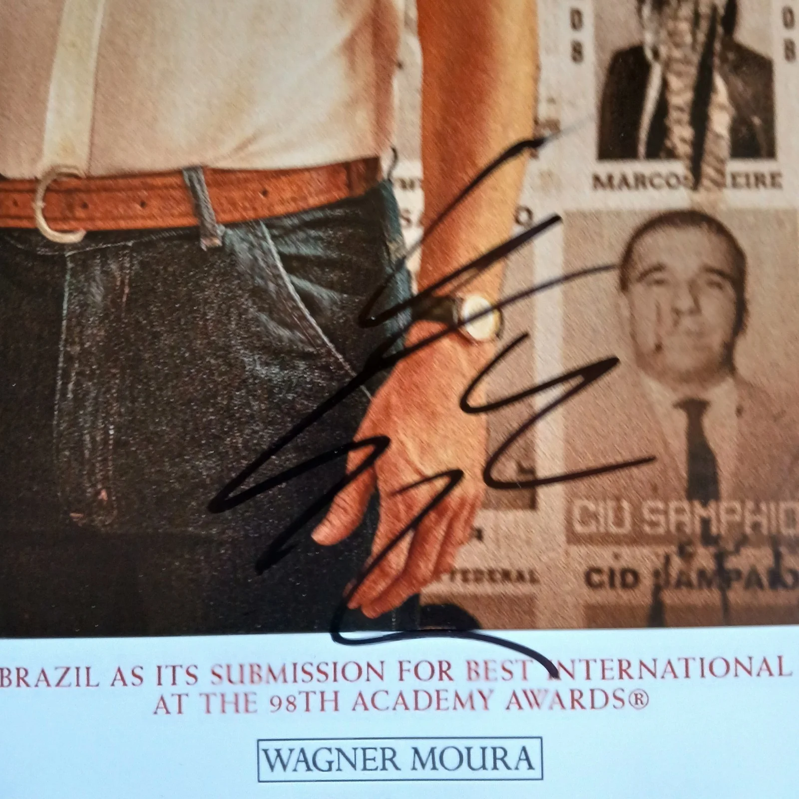 Wagner Moura — WAGNER MOURA Hand Signed THE SECRET AGENT 12x17 Photo 📸, image 3