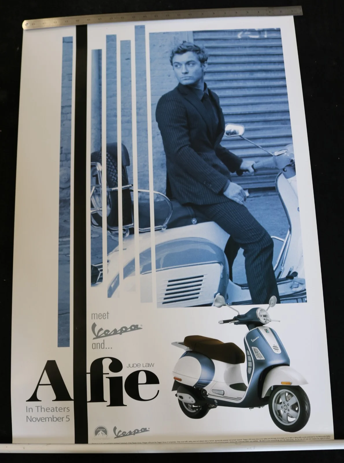 ALFIE 2004 Film Poster featuring JUDE LAW on VESPA Scooter USA, изображение 2