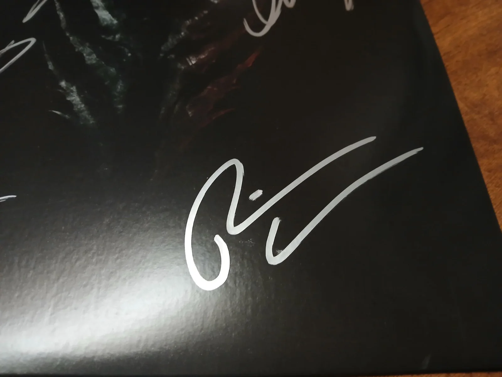 Orbit Culture autographed Descent Album with 4 signatures, изображение 2