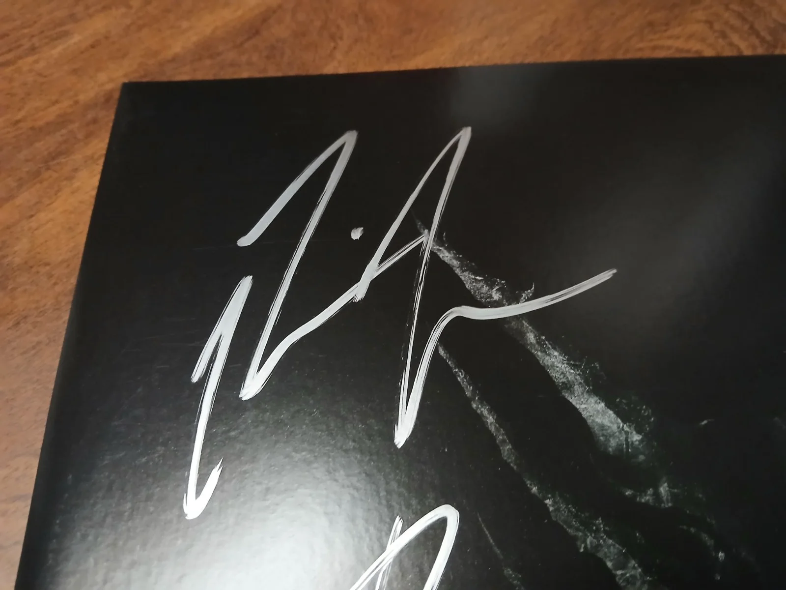 Orbit Culture autographed Descent Album with 4 signatures, изображение 4