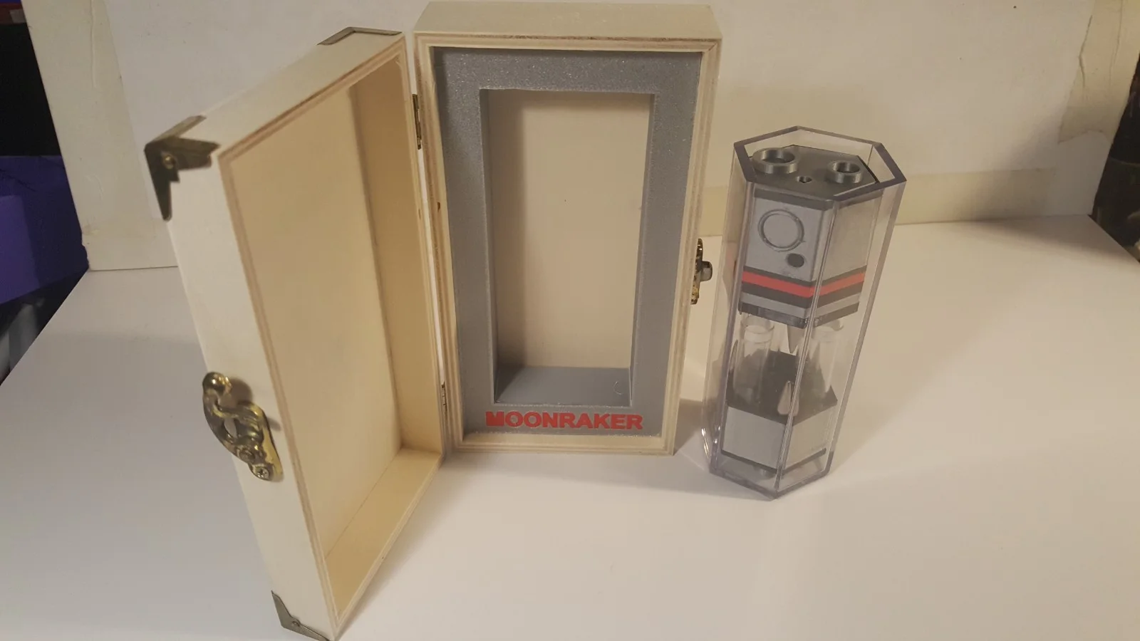 FULL SIZE VIAL PROP FROM MOONRAKER, image 3