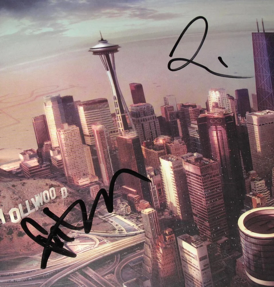FOO FIGHTERS - Taylor Hawkins — Taylor Hawkins +3 signed FOO FIGHTERS "SONIC HIGHWAYS" Vinyl Album b COA, изображение 3