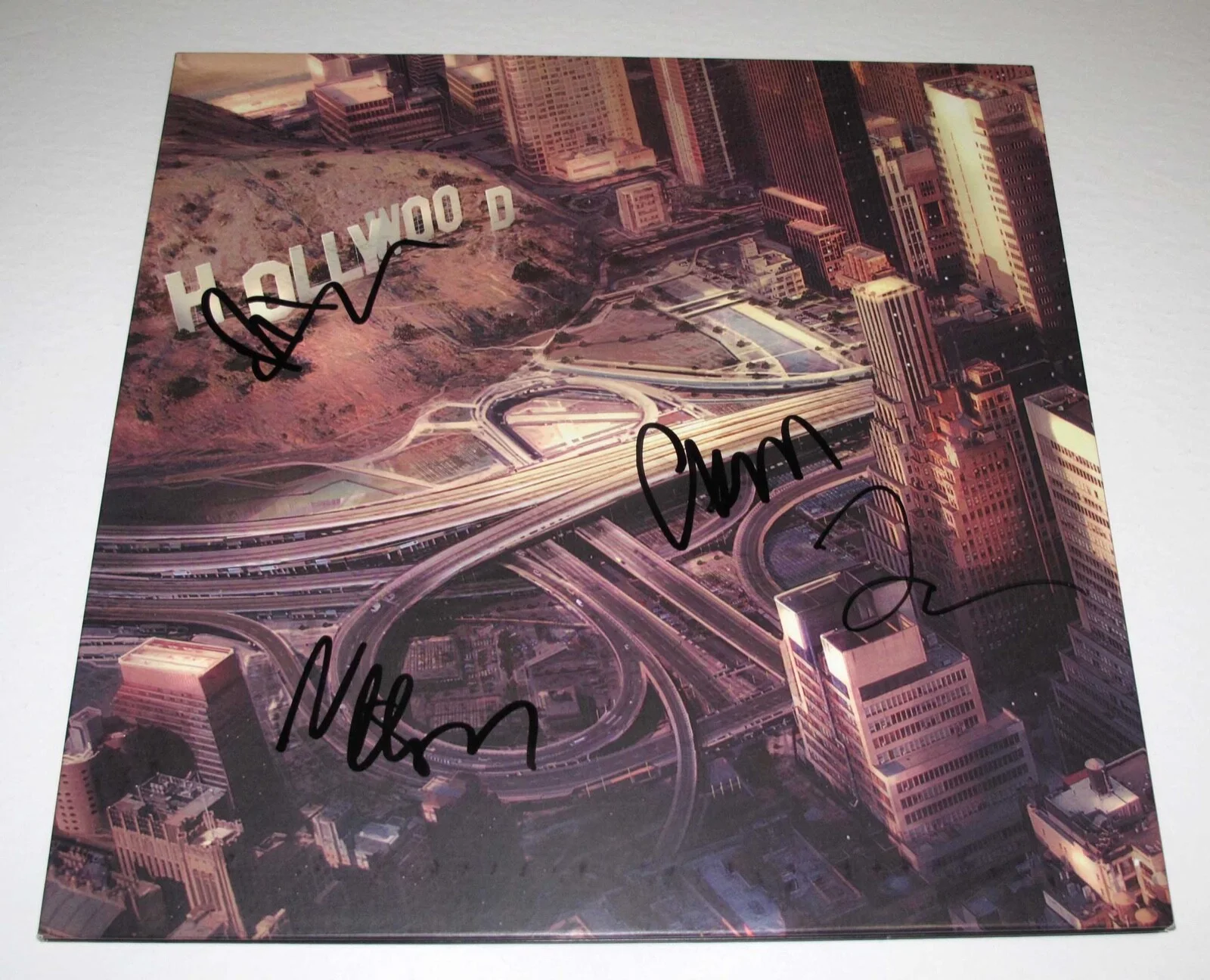 FOO FIGHTERS — Taylor Hawkins +3 signed FOO FIGHTERS "SONIC HIGHWAYS" Vinyl Album a COA, изображение 2
