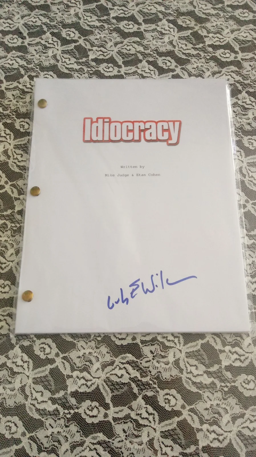 LUKE WILSON — SIGNED Luke Wilson AUTOGRAPHED Idiocracy RARE Full Movie Script HTF Screenplay, image 2