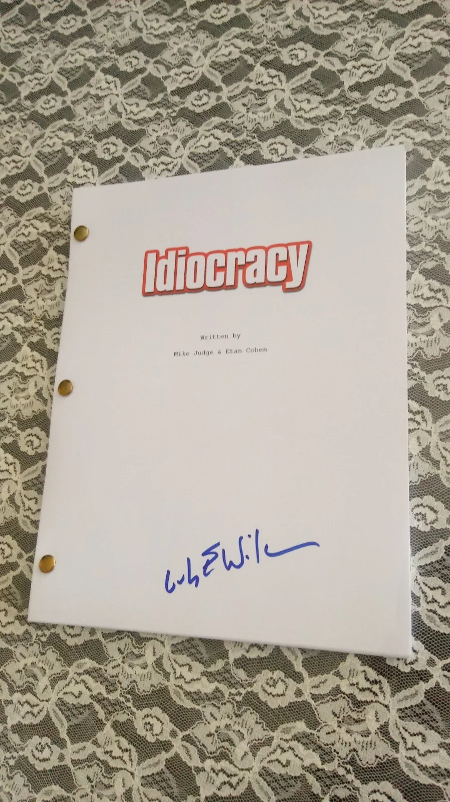 LUKE WILSON — SIGNED Luke Wilson AUTOGRAPHED Idiocracy RARE Full Movie Script HTF Screenplay, image 4