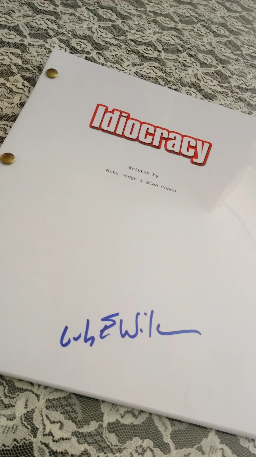 LUKE WILSON — SIGNED Luke Wilson AUTOGRAPHED Idiocracy RARE Full Movie Script HTF Screenplay, image 5