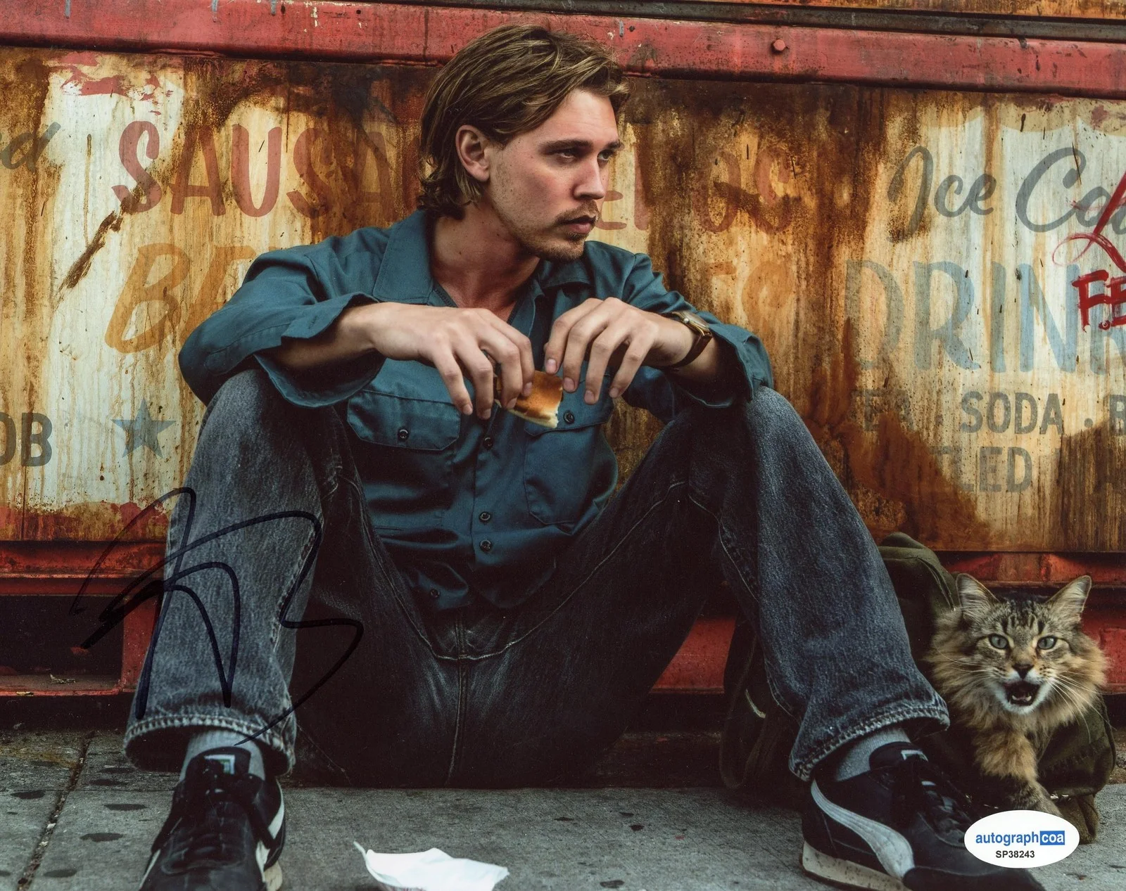 Austin Butler — Austin Butler "Caught Stealing" AUTOGRAPH Signed 'Hank Thompson' 8x10 Photo ACOA, изображение 2
