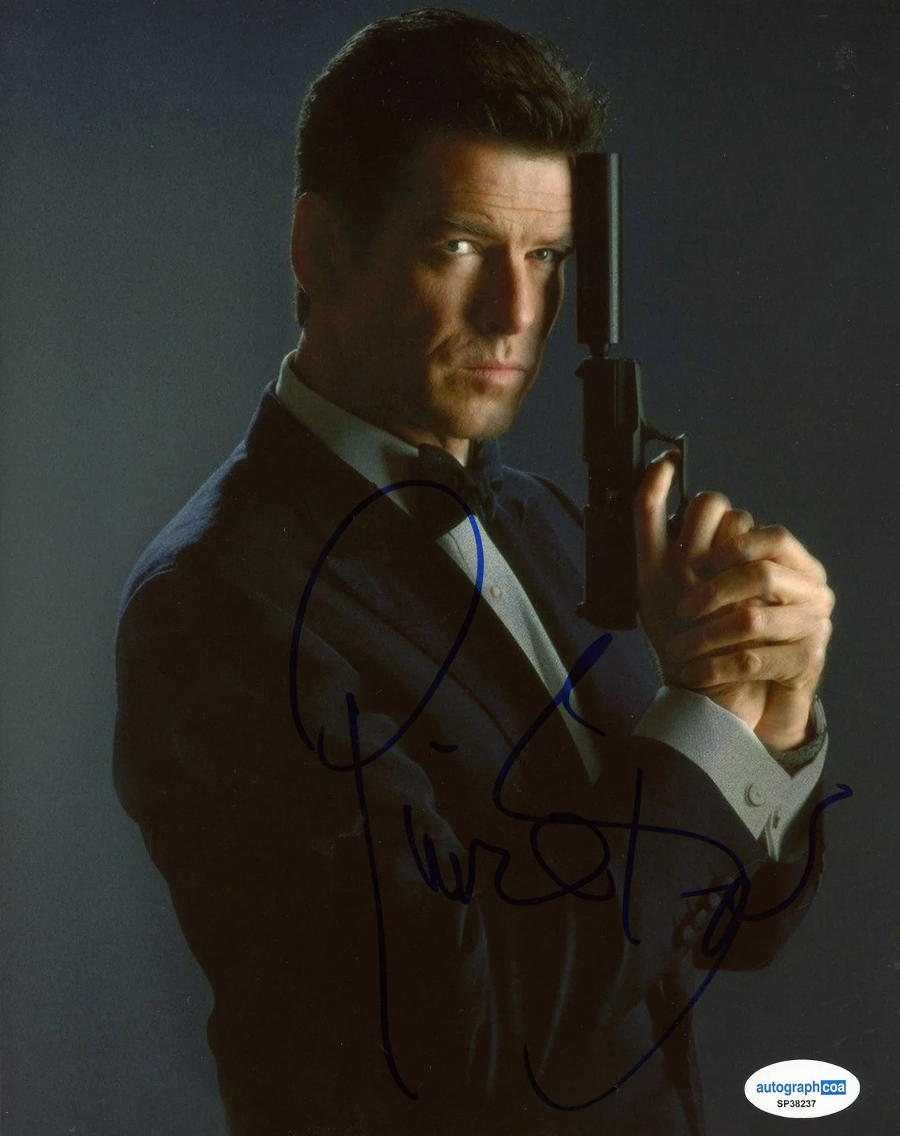 Pierce Brosnan — Pierce Brosnan "GoldenEye" AUTOGRAPH Signed 'James Bond 007' 8x10 Photo ACOA, изображение 2