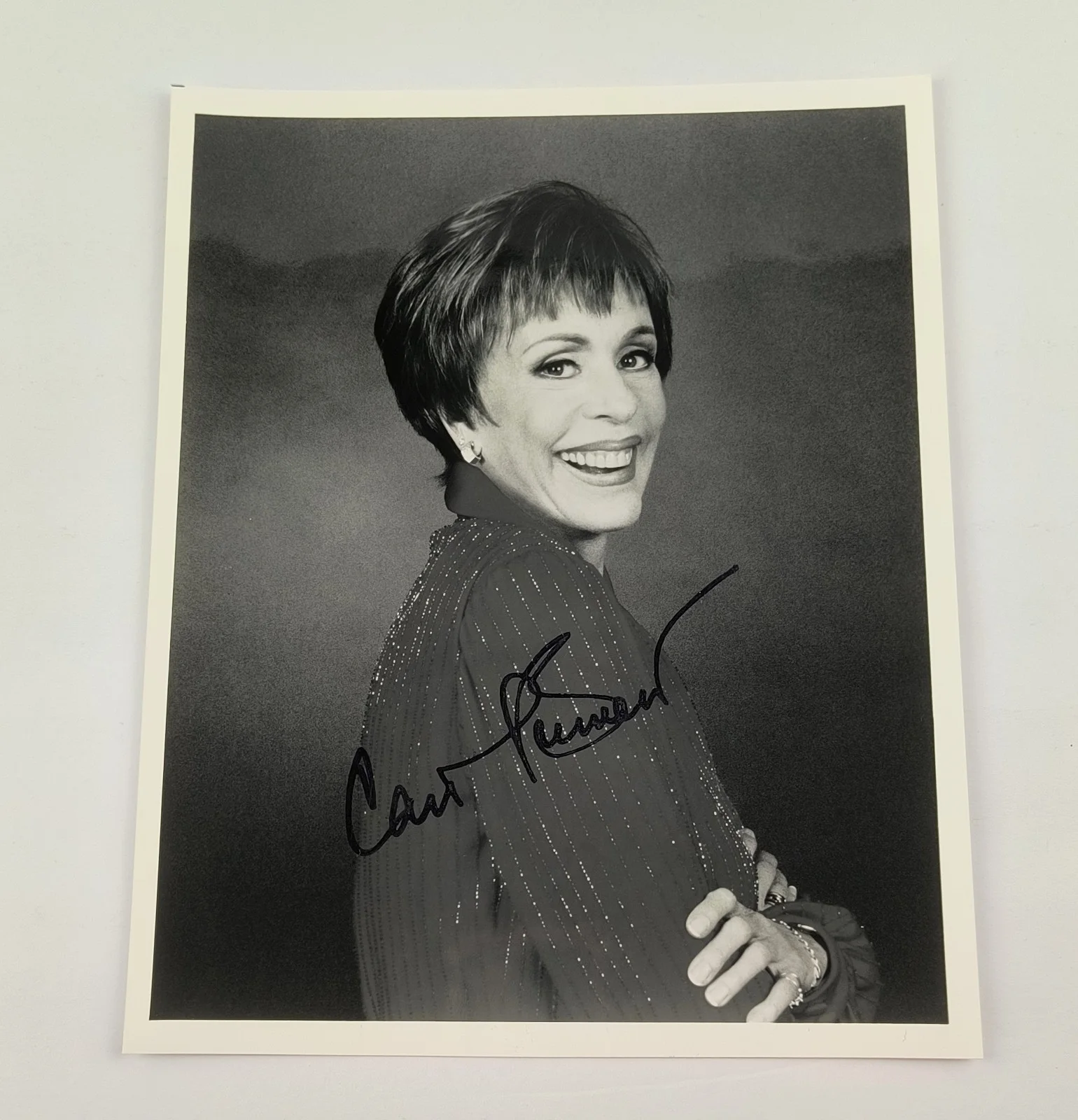 Carol Burnett — Carol Burnett Autograph 8x10 Black & White Vintage Photo Photograph L2