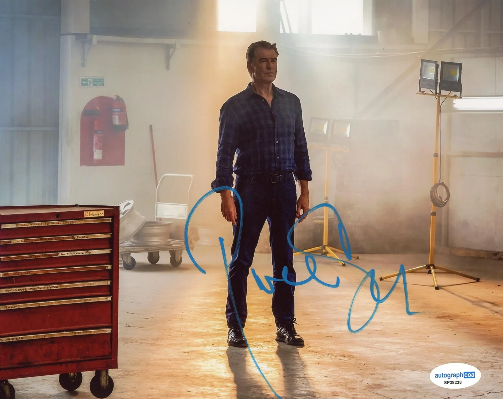 Pierce Brosnan — Pierce Brosnan "The Misfits" AUTOGRAPH Signed 'Richard Pace' 8x10 Photo ACOA, изображение 2