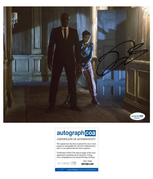 Yahya Abdul-Mateen II — Yahya Abdul-Mateen II "The Matrix Resurrections" AUTOGRAPH Signed 8x10 Photo B