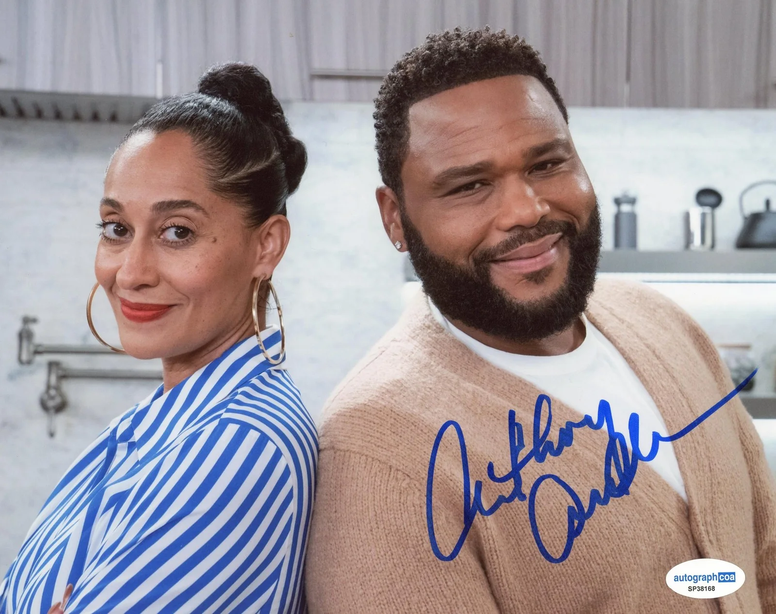 Anthony Anderson — Anthony Anderson "black-ish" AUTOGRAPH Signed 'Andre Johnson' 8x10 Photo C ACOA, image 2