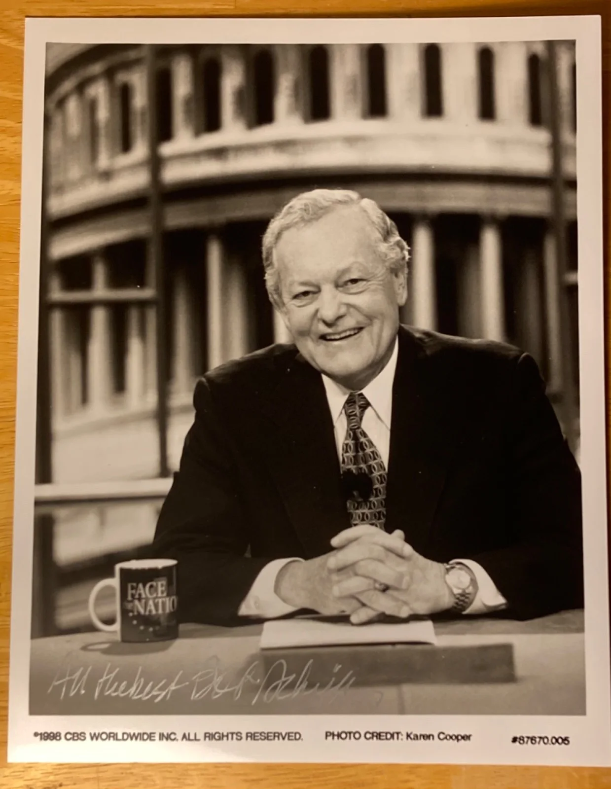 Hand SIGNED Bob Schieffer 7x9 (1998) Original CBS Press Photo - Face The Nation, изображение 2