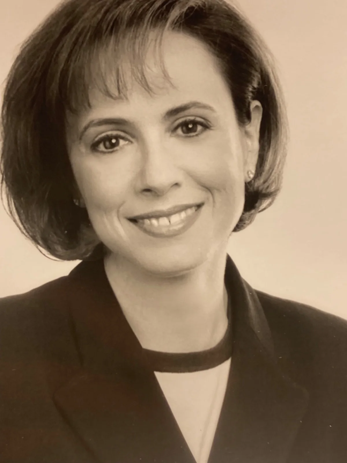 Hand SIGNED Betsy Stark 7x9 Original ABC News Press Photo - Correspondent, image 4
