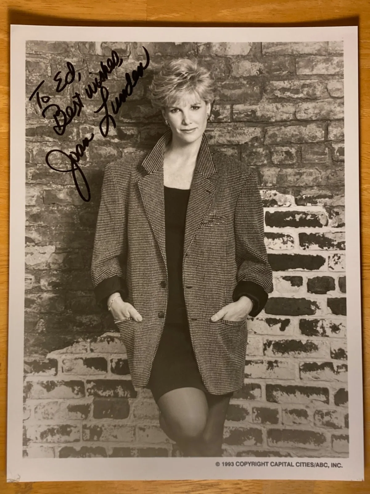 Hand SIGNED Joan Lunden 7x9 Original (1993) ABC Press Photo Good Morning America, изображение 2