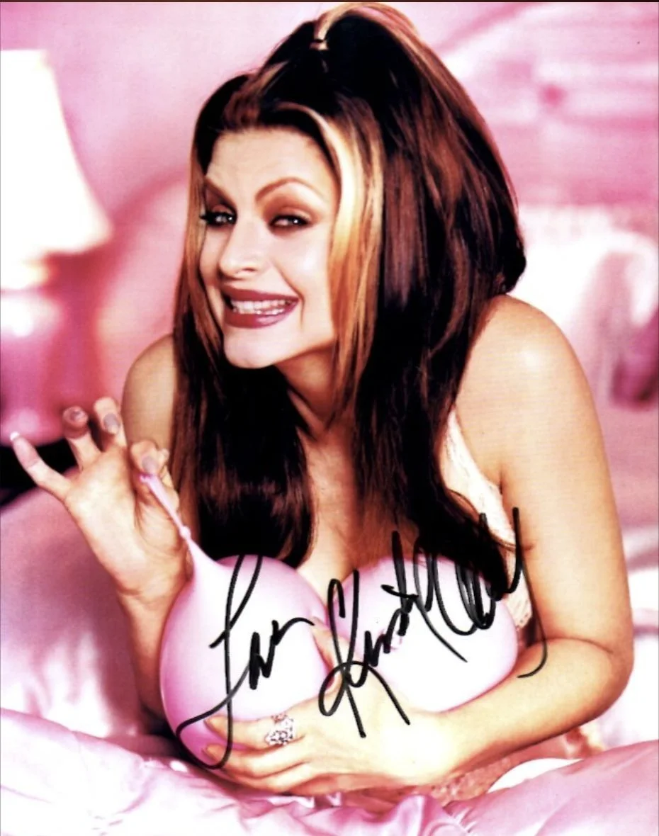 Kirstie Alley — Kirstie Alley (d. 2022) Signed Autographed Glossy 8x10 Photo