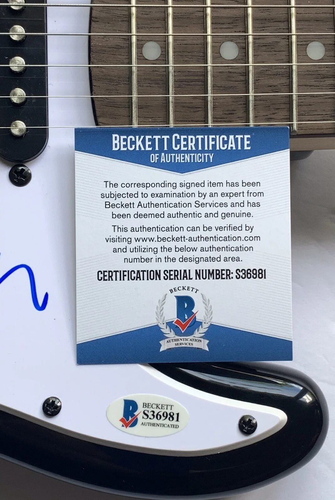 Steve Miller signed Fender guitar stratocaster with beckett coa, image 5
