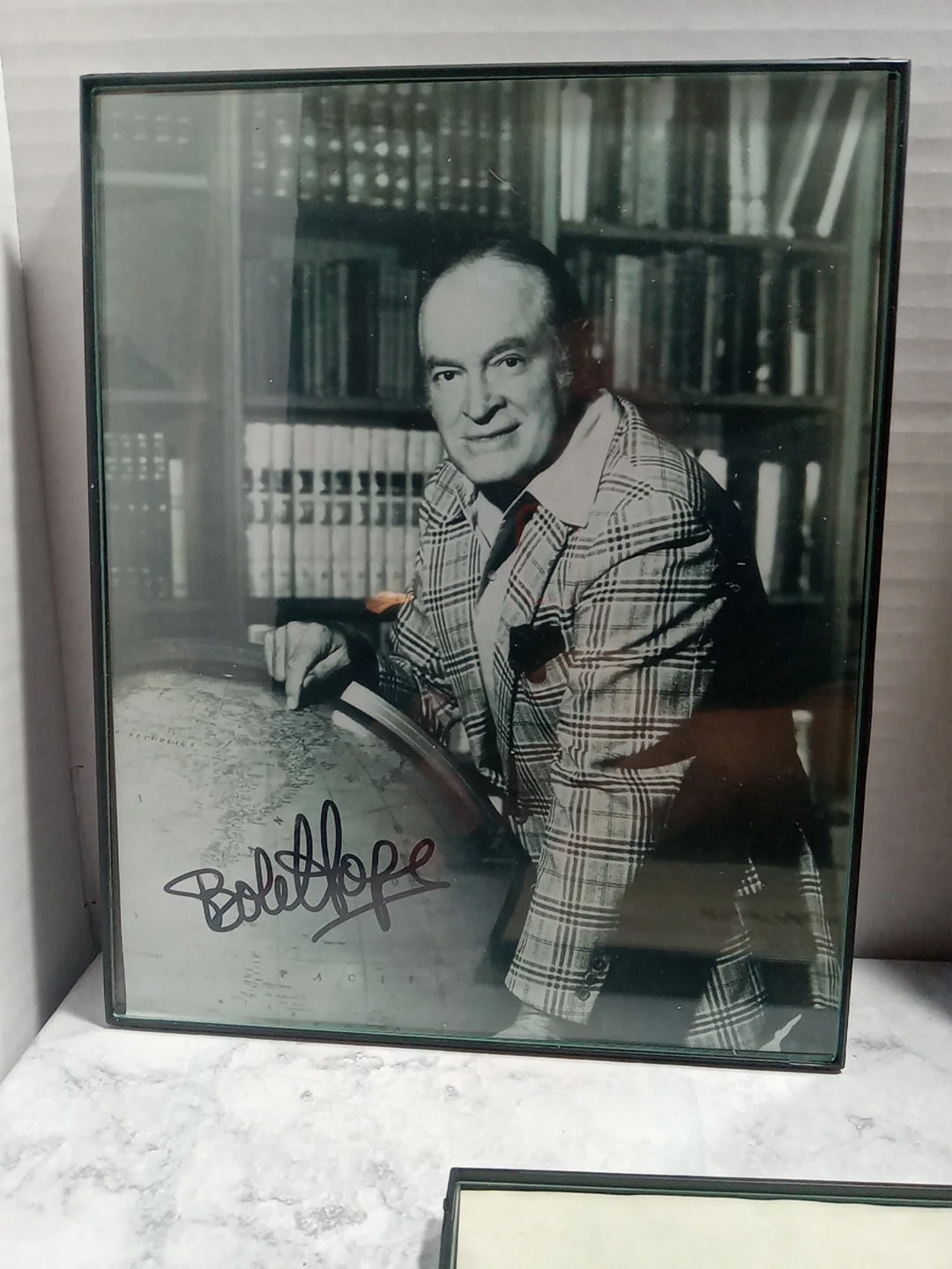 Bob Hope — Bob Hope Framed 2 pictures signed With certificate of authenticity Also Framed., изображение 2