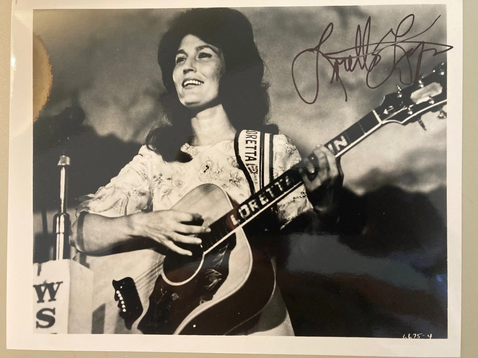 Loretta Lynn 1960s Signed 8x10 Glossy With/COA/Rare/Loretta Lynn B/W photo, изображение 2