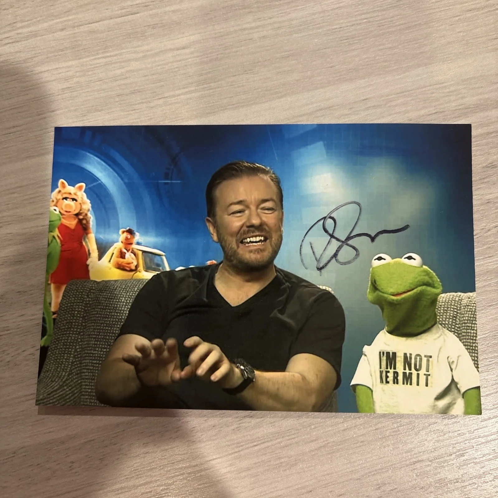 Ricky Gervais — RICKY GERVAIS SIGNED AUTOGRAPHED 4 x 6 PHOTO COMEDIAN THE OFFICE