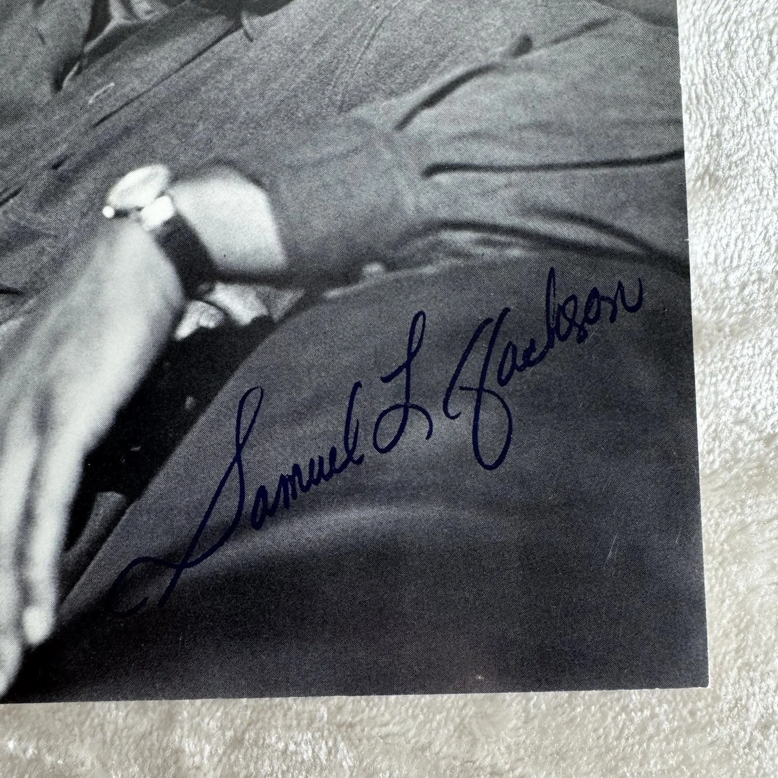 Samuel L Jackson — Samuel L Jackson, Autographed 5x7 black and white photo. (Possibly Autopen), image 2