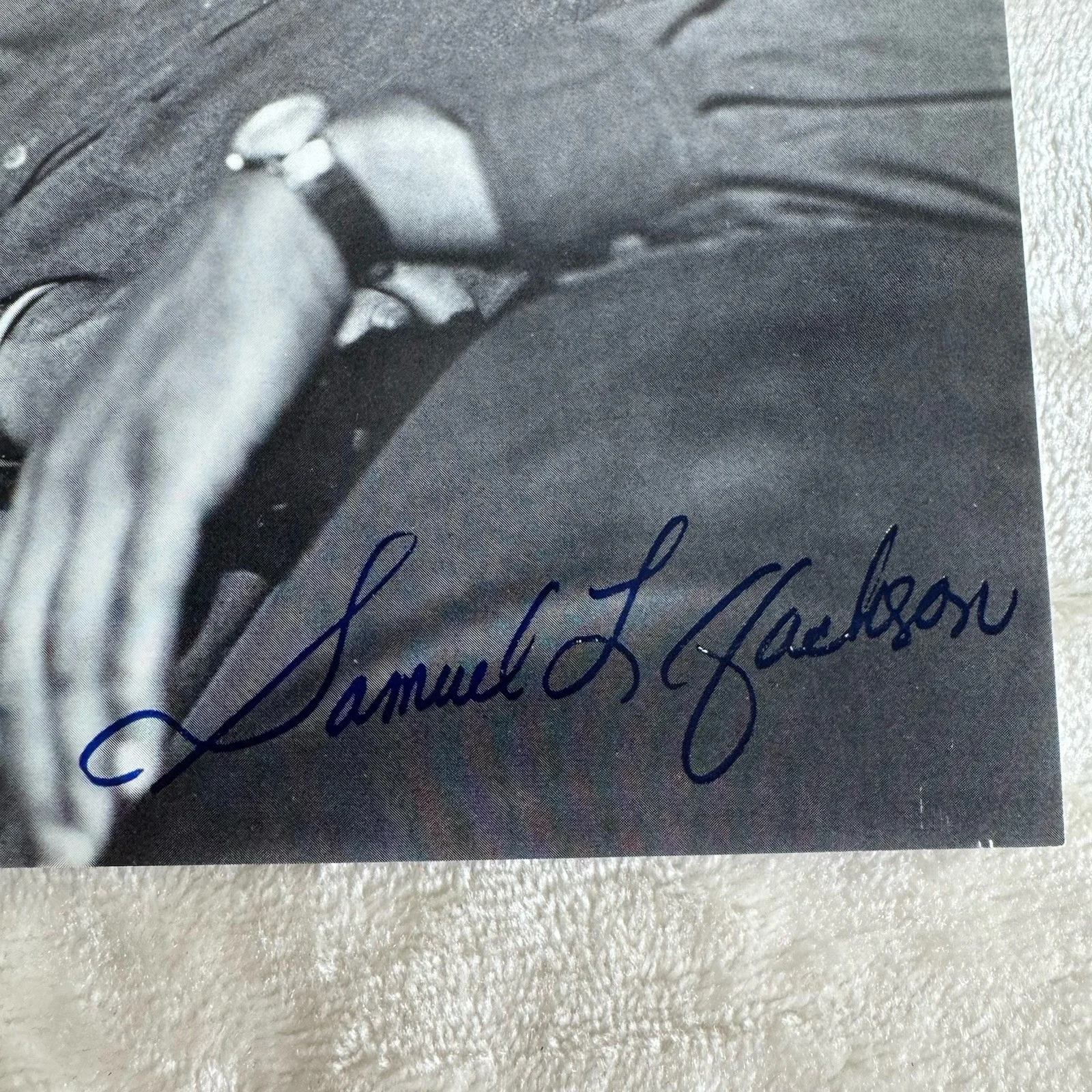 Samuel L Jackson — Samuel L Jackson, Autographed 5x7 black and white photo. (Possibly Autopen), image 2
