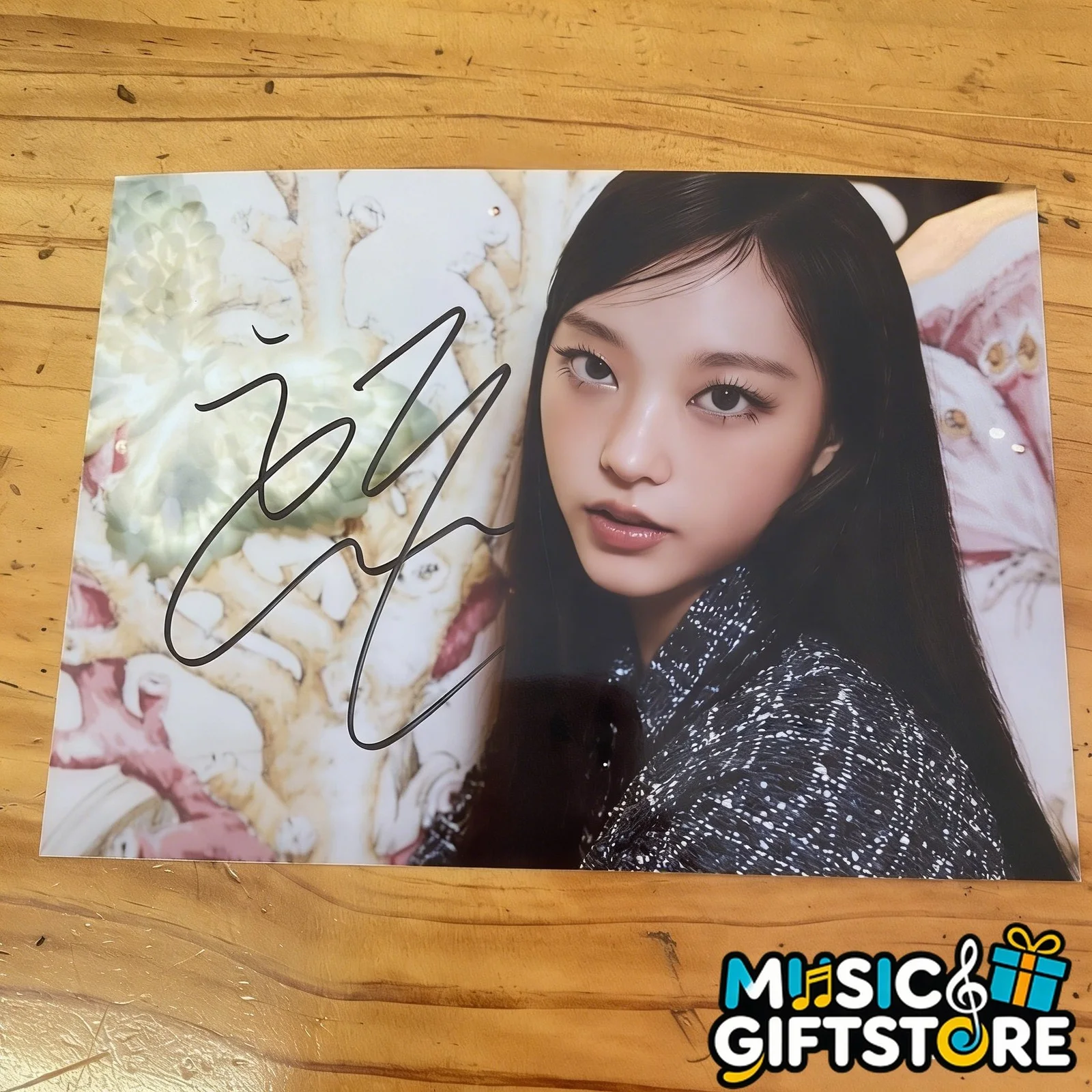 NEWJEANS HAERIN Autographed Signed Photo K-POP Collection 4*6 2025D #MUGS, image 3