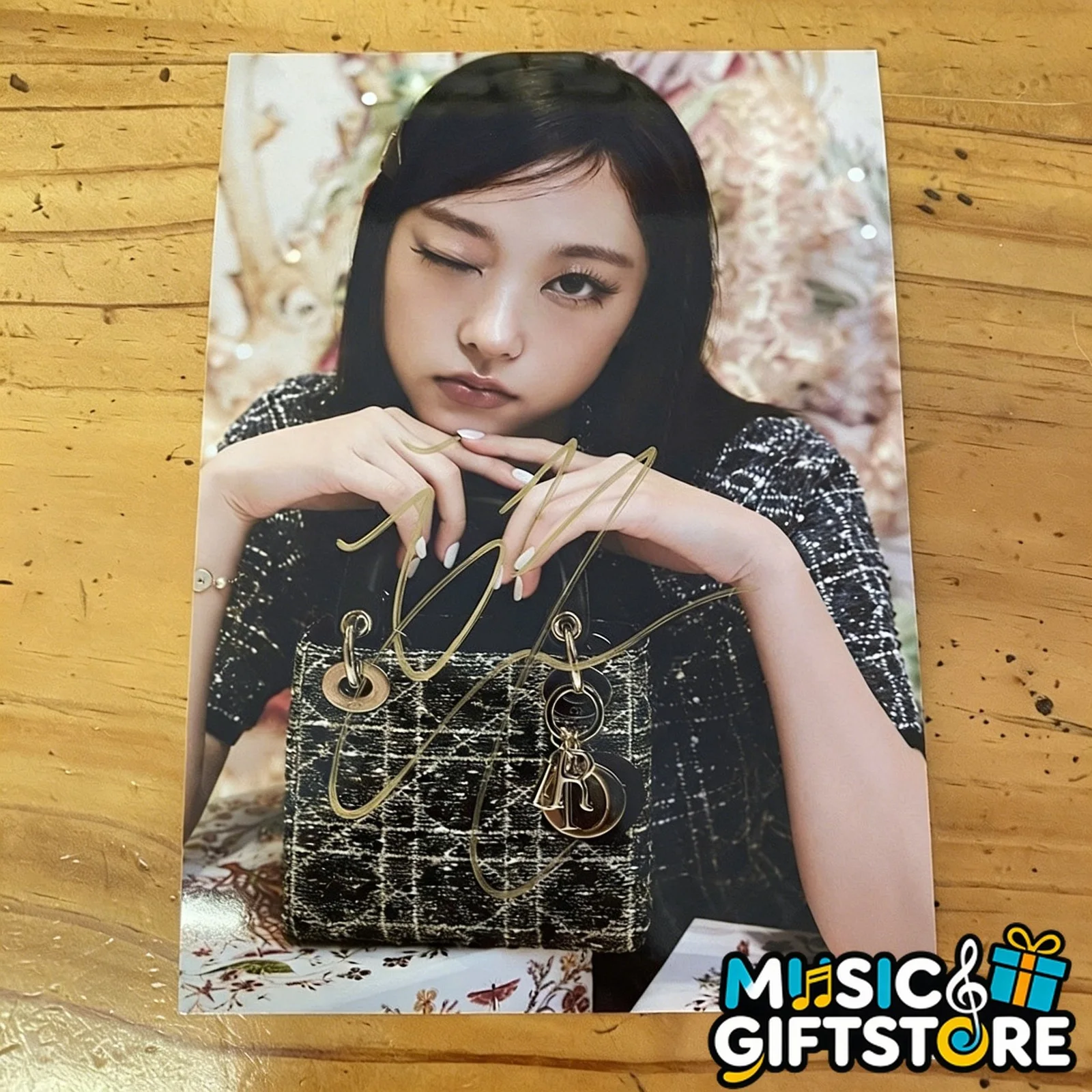 NEWJEANS HAERIN Autographed Signed Photo K-POP Collection 4*6 2025E #MUGS, image 3