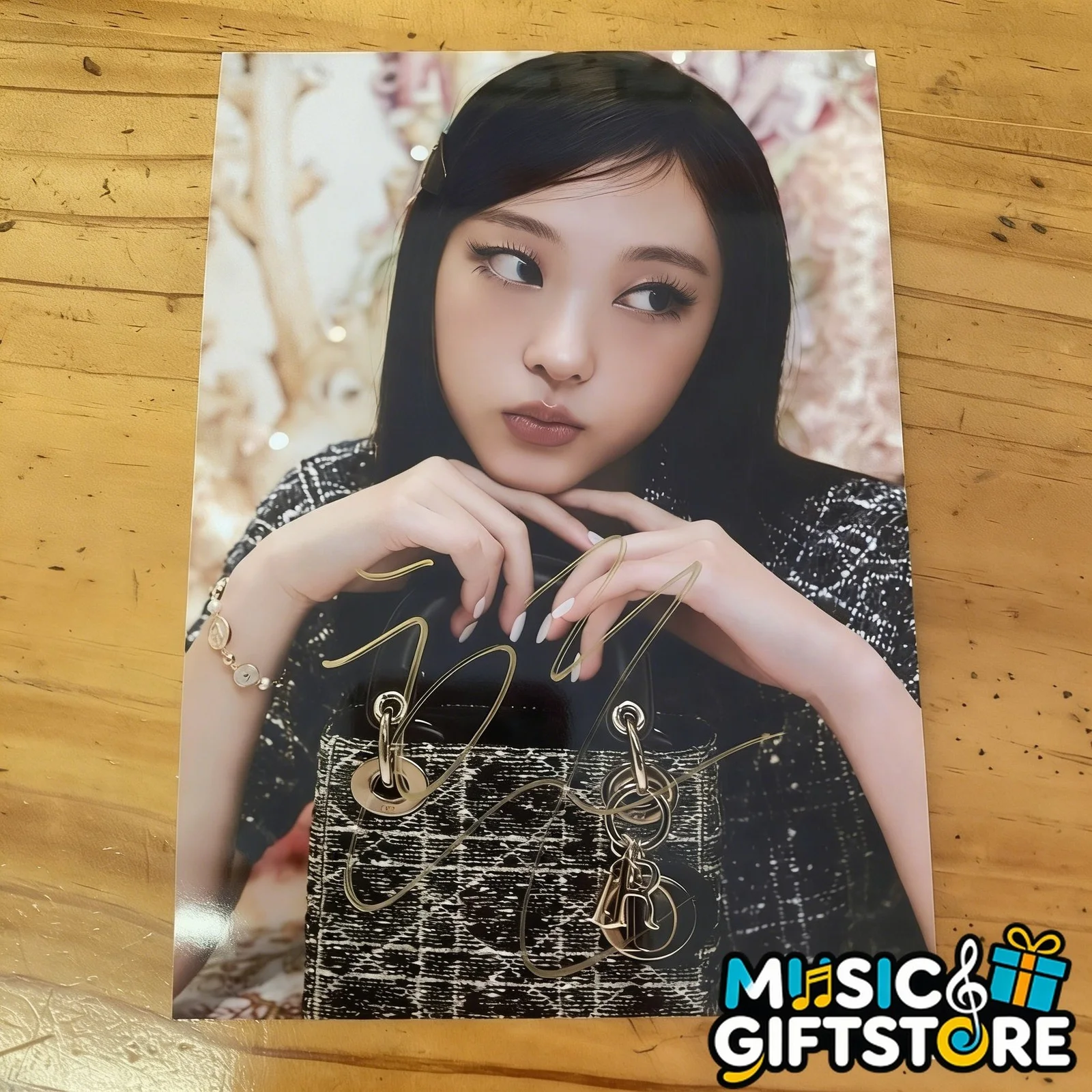 NEWJEANS HAERIN Autographed Signed Photo K-POP Collection 4*6 2025E #MUGS, image 4