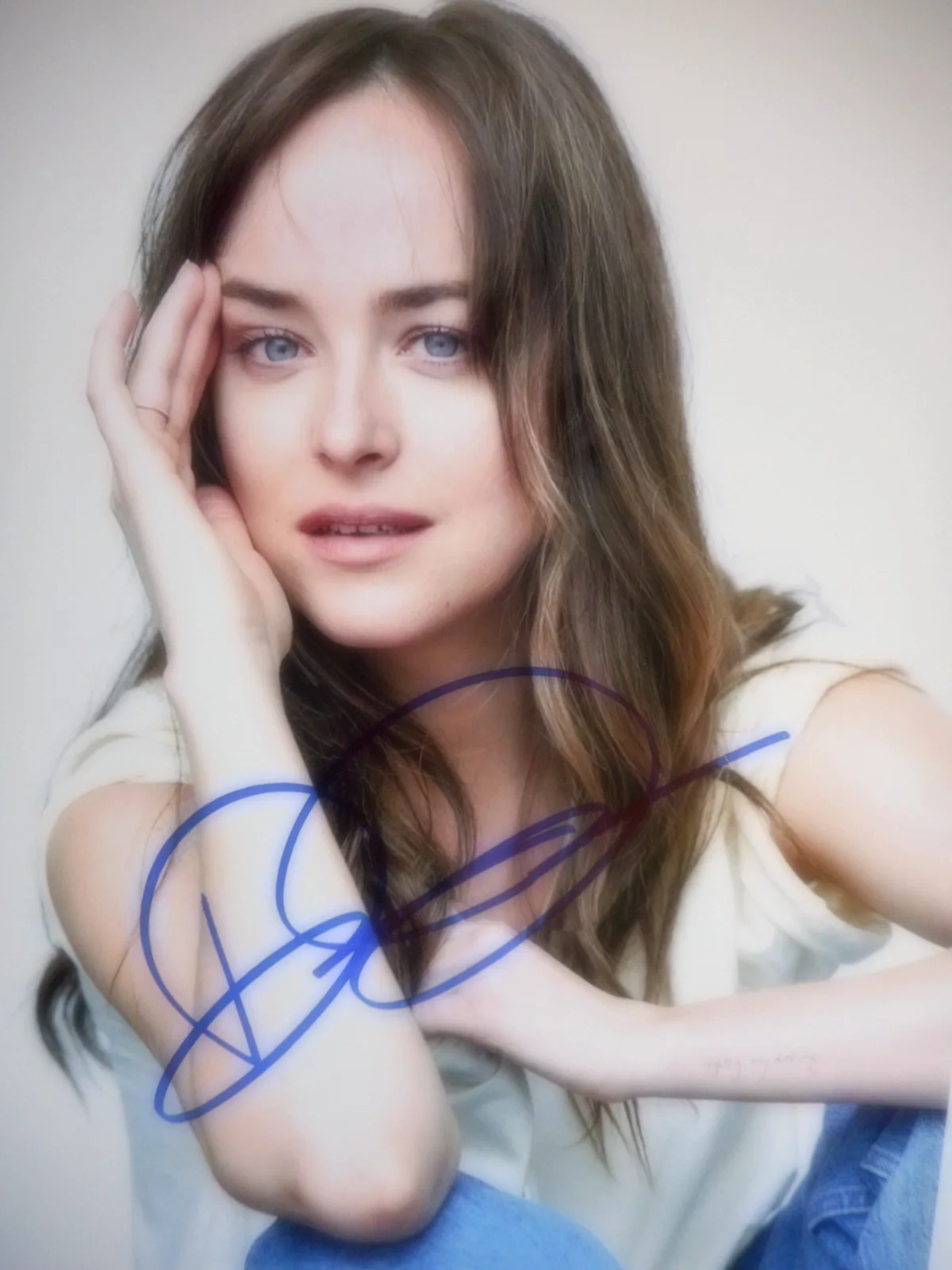 Dakota Johnson — Dakota Johnson signed 50 SHADES OF GREY Actress 8x10 Photo W/COA & #d Hologram, изображение 2
