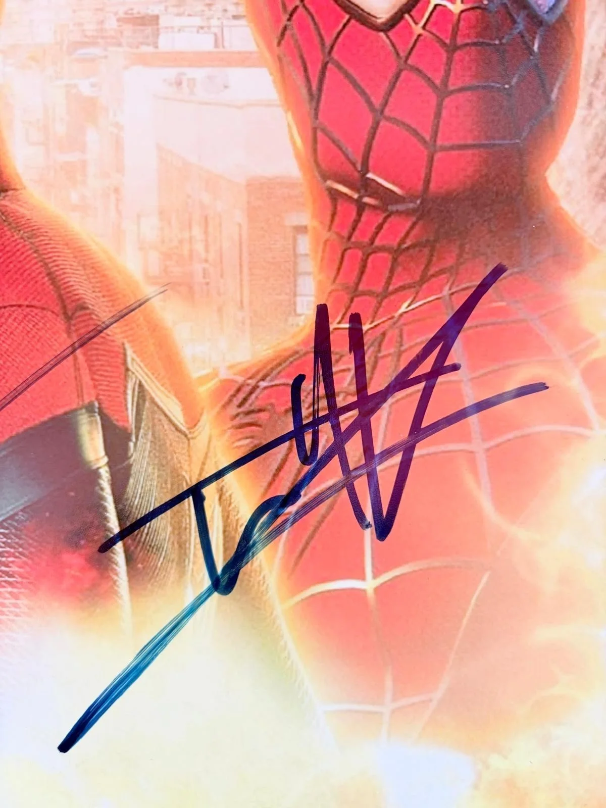Andrew Garfield, Tobey Maguire, Tom Holland — SPIDERMAN X3 SIGNED AUTOGRAPHED 11X14 PHOTO GARFIELD MAGUIRE HOLLAND RARE PSA, изображение 4