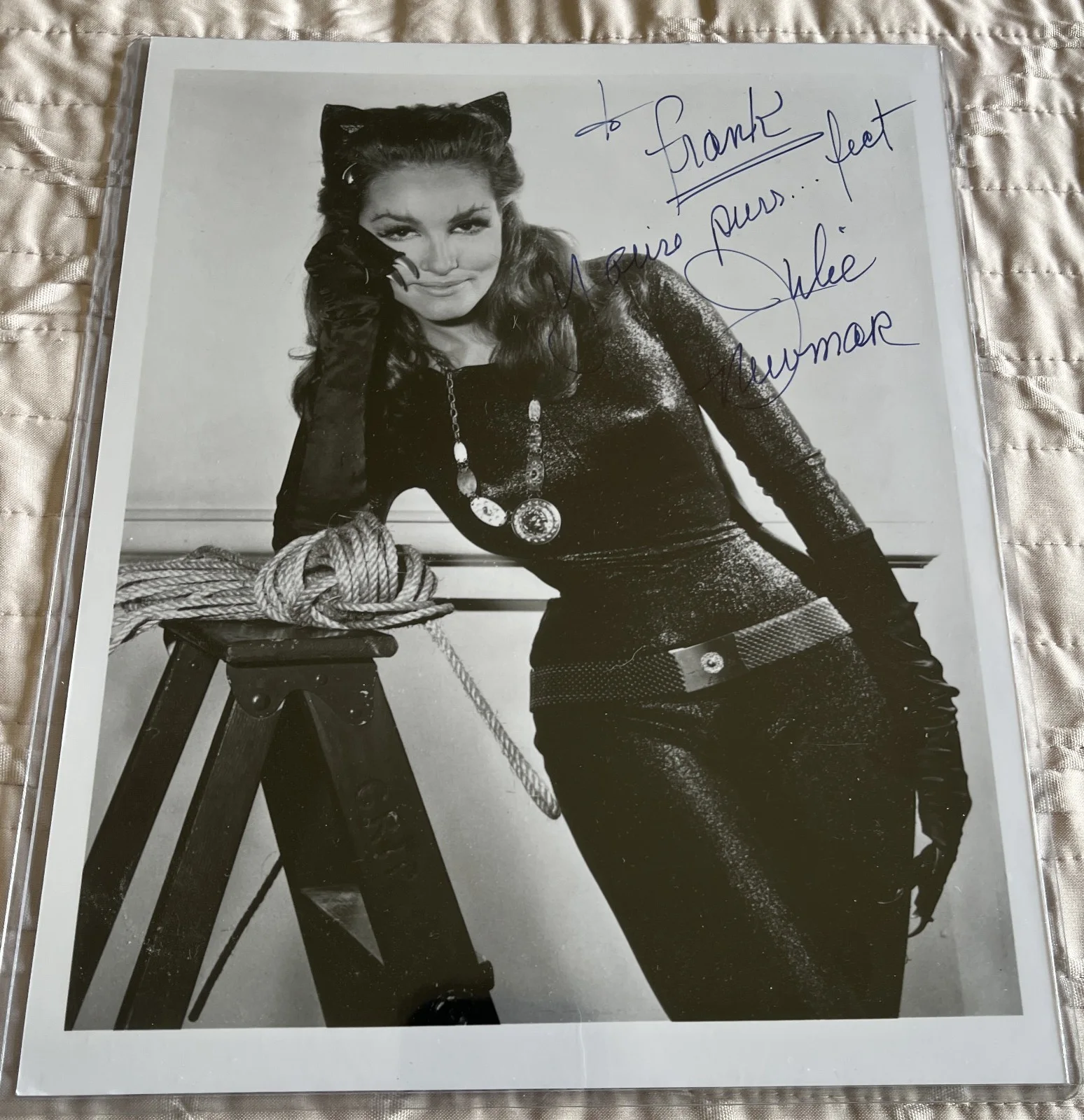 Julie Newmar — Julie Newmar--HAND SIGNED--8x10 B&W Photo--Batman-Batgirl-Adam West-Nice & Sexy!