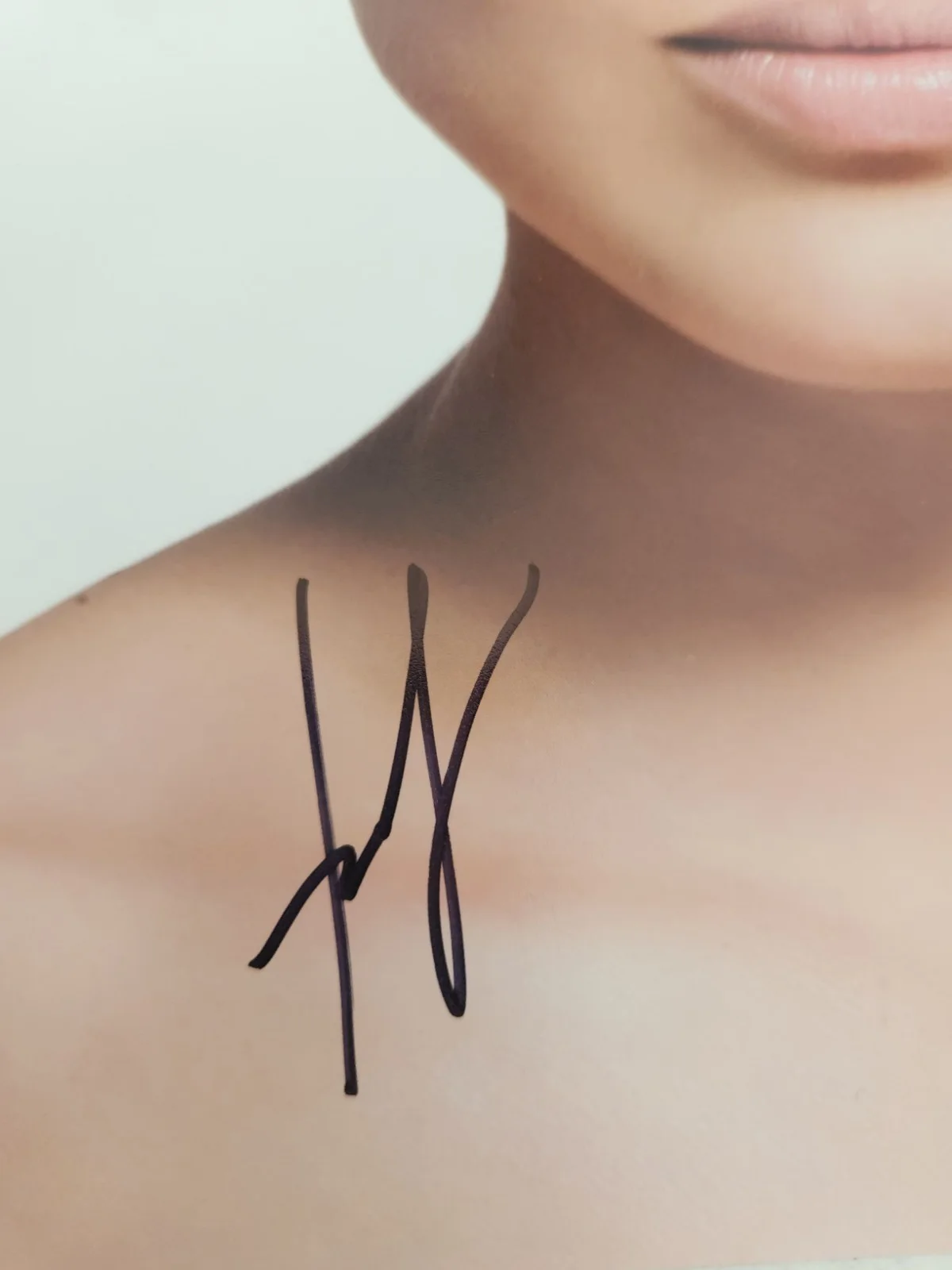 Vlada Verevko Signed Autographed 8x10" Photograph AW COA Hacker Sexy Portrait, изображение 2