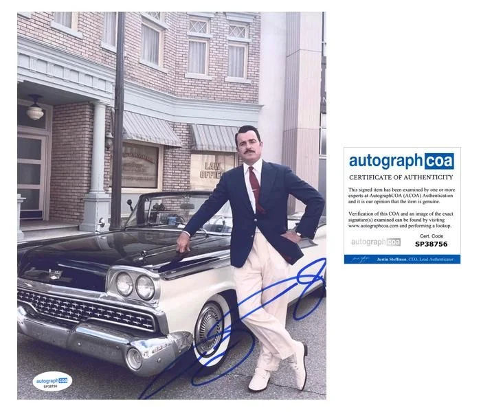 Justin Theroux — Justin Theroux "Fallout" AUTOGRAPH Signed 'Robert House' 8x10 Photo ACOA