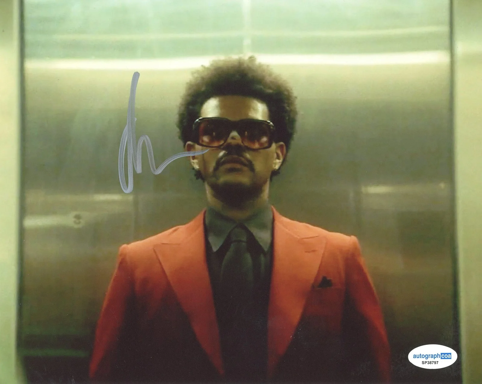 The Weeknd — The Weeknd "Blinding Lights" Singer AUTOGRAPH Signed Autographed 8x10 Photo ACOA, изображение 2
