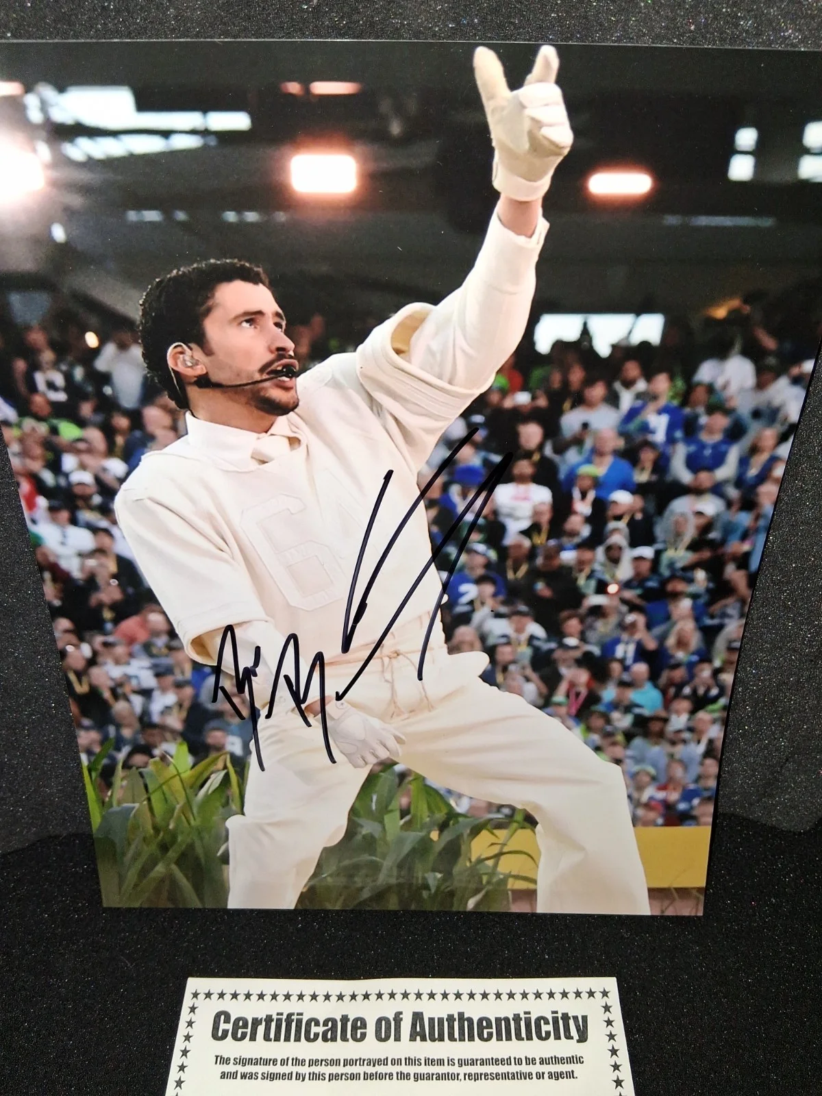 Bad Bunny Super Bowl Autographed 8x10 Photo & COA, изображение 2
