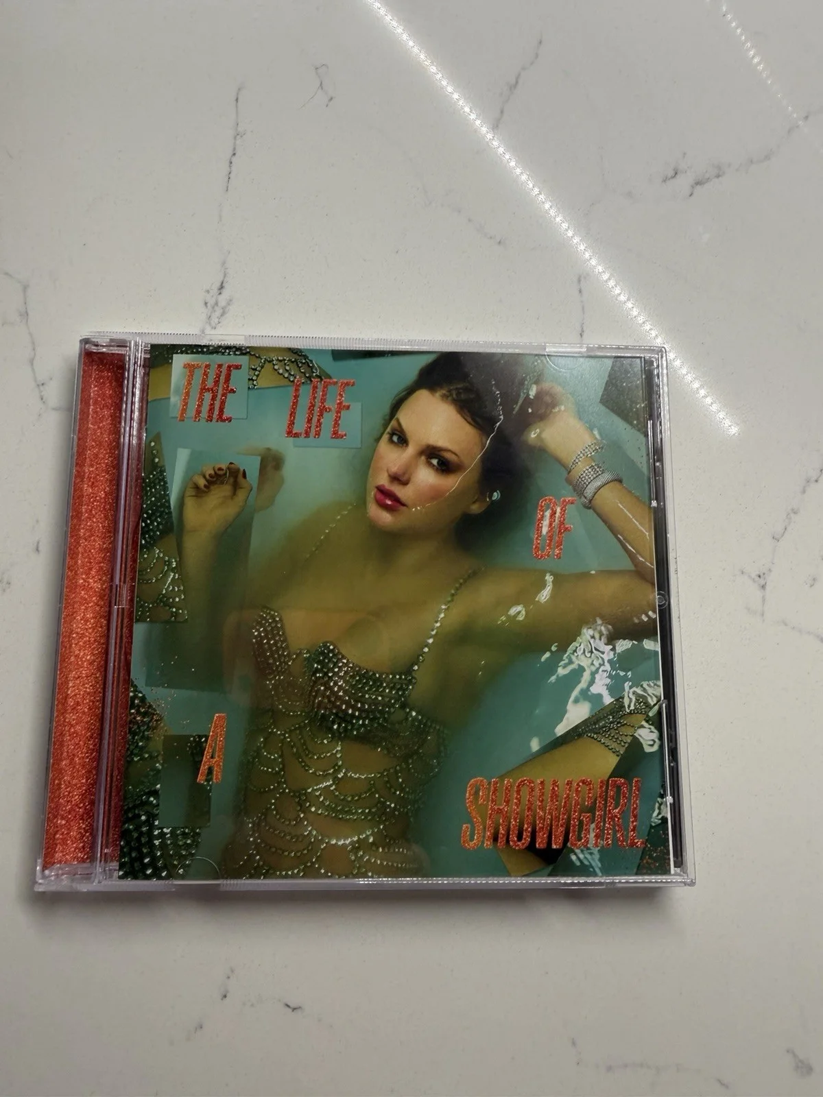 Taylor Swift Life of a Showgirl CD with Hand-Signed Photo, изображение 2
