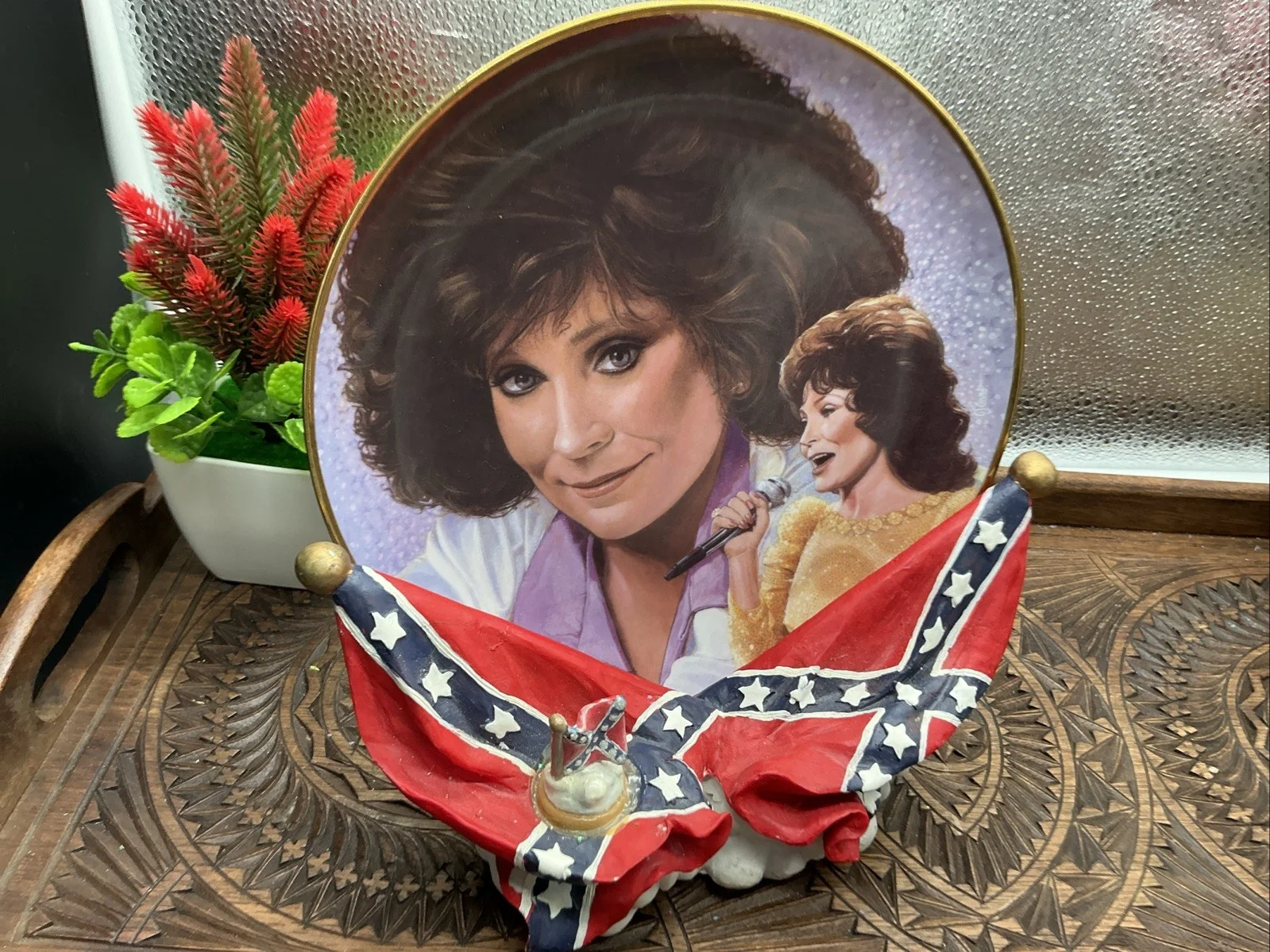 LORETTA LYNN PLATE AND STAND AUTOGRAPHED, image 2