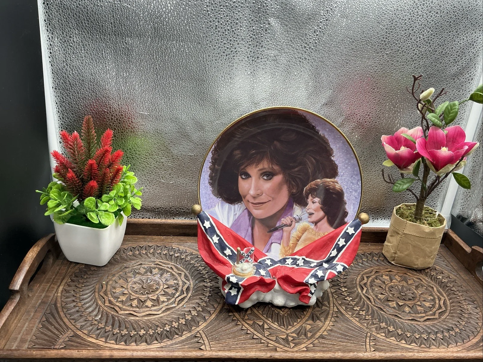 LORETTA LYNN PLATE AND STAND AUTOGRAPHED, image 3