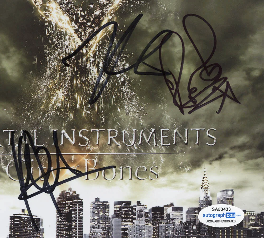 ROBERT SHEEHAN, KEVIN ZEGERS, HARALD ZWART — Robert Sheehan& Kevin Zegers signed "MORTAL INSTRUMENTS" 8x10 Photo PROOF c ACOA, image 4
