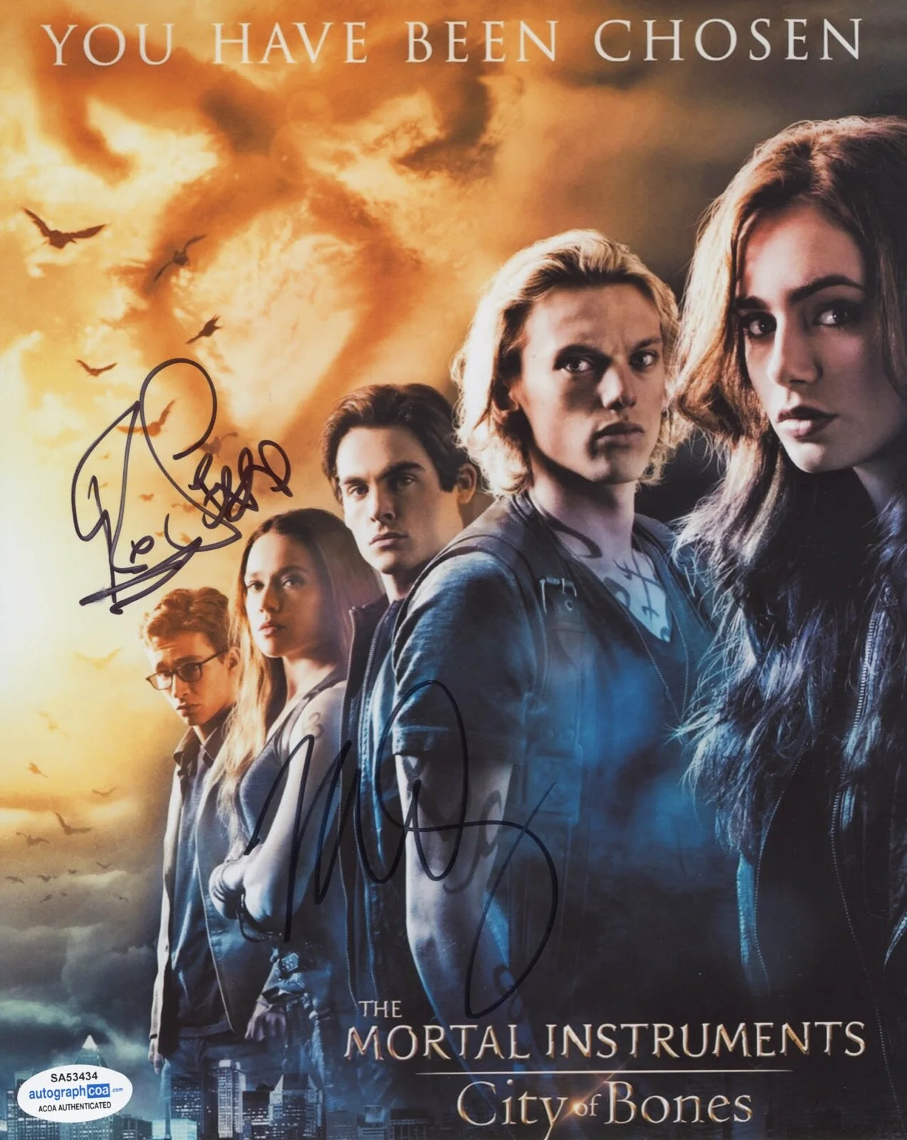 ROBERT SHEEHAN, KEVIN ZEGERS — Robert Sheehan& Kevin Zegers signed "MORTAL INSTRUMENTS" 8x10 Photo PROOF d ACOA, image 3