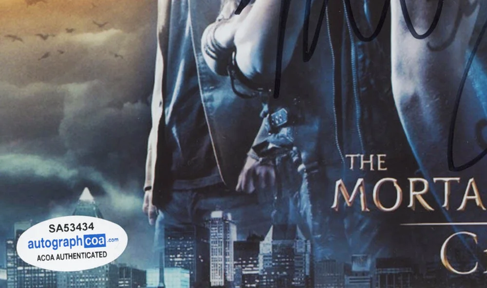 ROBERT SHEEHAN, KEVIN ZEGERS — Robert Sheehan& Kevin Zegers signed "MORTAL INSTRUMENTS" 8x10 Photo PROOF d ACOA, image 5