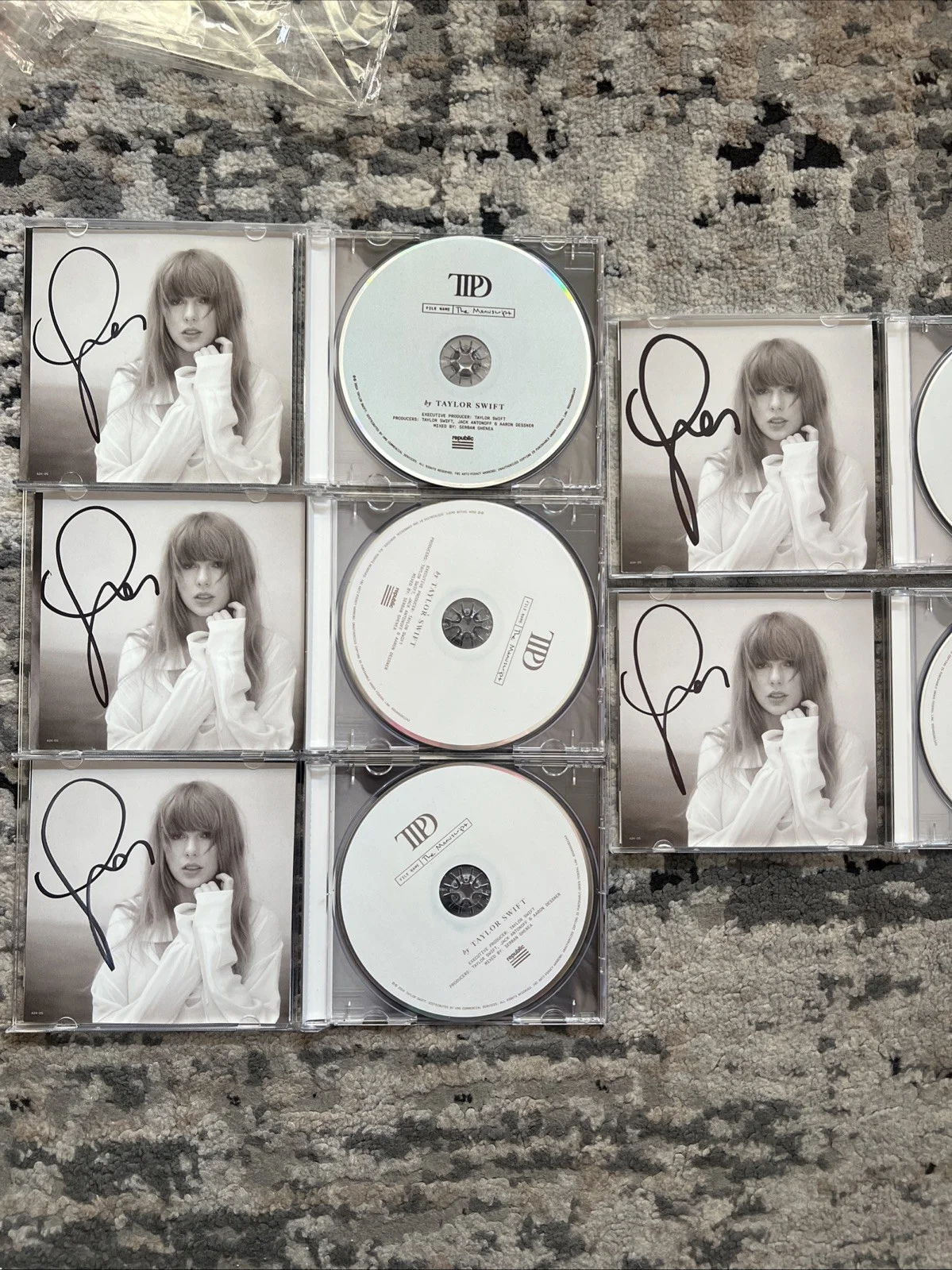 Taylor Swift The Tortured Poets Department CD Hand Signed Insert + Fortnight CD, изображение 2