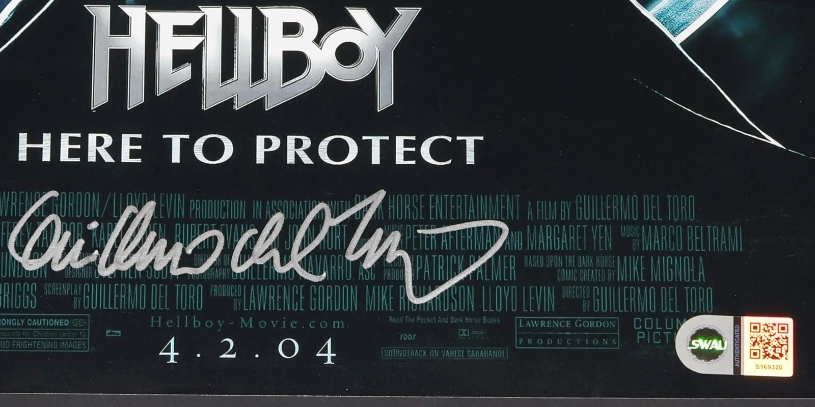 Guillermo Del Toro — GUILLERMO DEL TORO Signed HELLBOY 12X18 PHOTO + SWAU COA director autograph, image 2