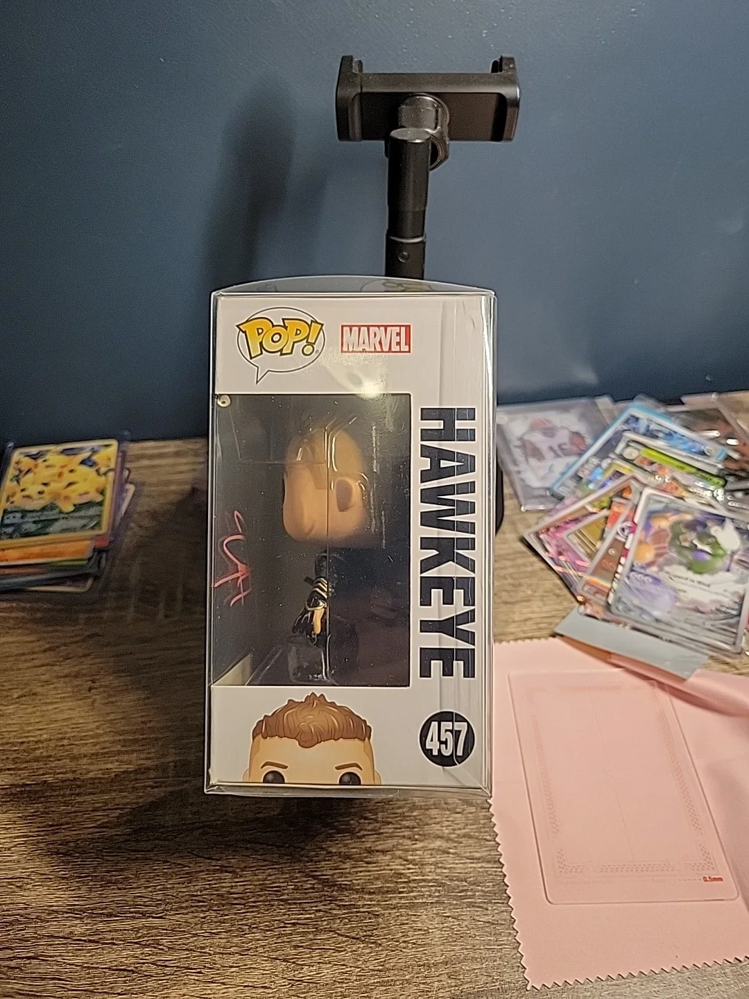 Jeremy Renner — Jeremy Renner Signed Funko Pop #457 - Marvel Avengers - Hawkeye + COA The Town, изображение 2
