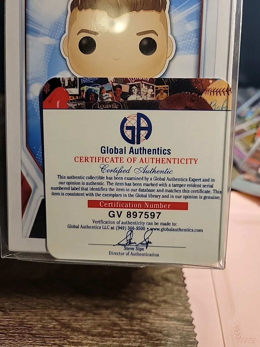 Jeremy Renner — Jeremy Renner Signed Funko Pop #457 - Marvel Avengers - Hawkeye + COA The Town, изображение 4