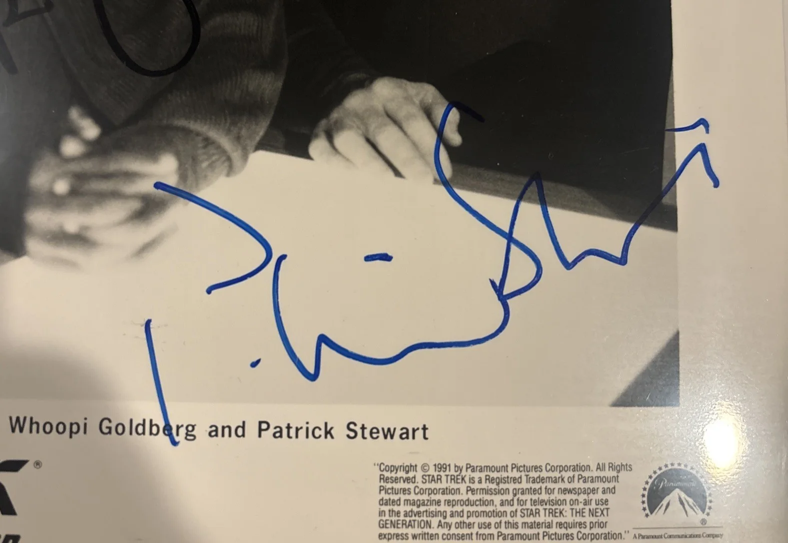 Patrick Stewart — Patrick Stewart Whoopi Goldberg signed 8x10 Star Trek The Next Generation B&W, изображение 3