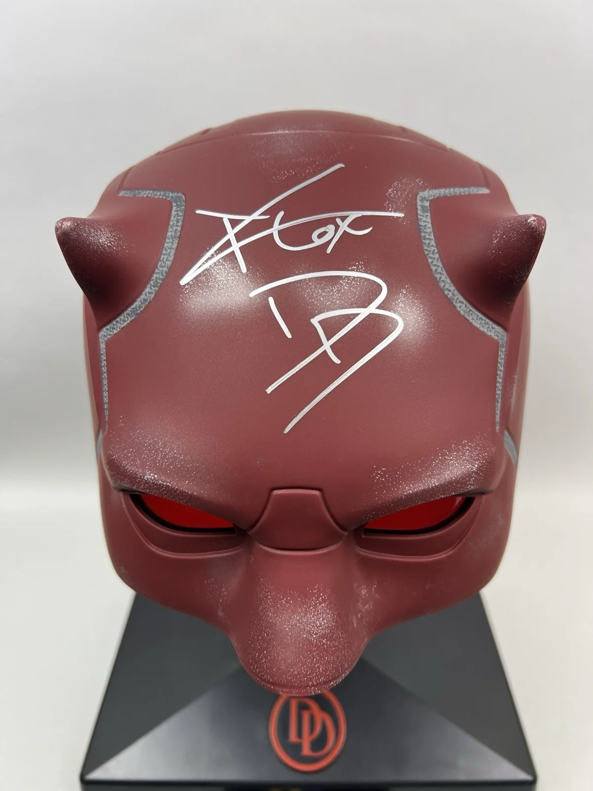 Charlie Cox — Charlie Cox Signed Daredevil Disney Parks Helmet w/ Box + JSA WITNESS COA, изображение 2