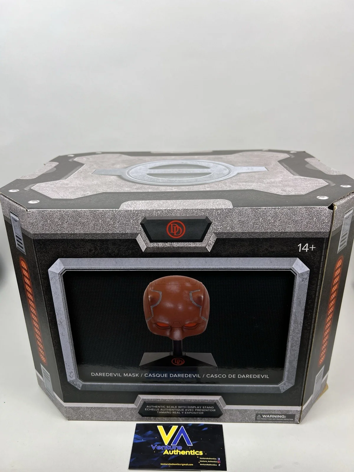 Charlie Cox — Charlie Cox Signed Daredevil Disney Parks Helmet w/ Box + JSA WITNESS COA, изображение 4
