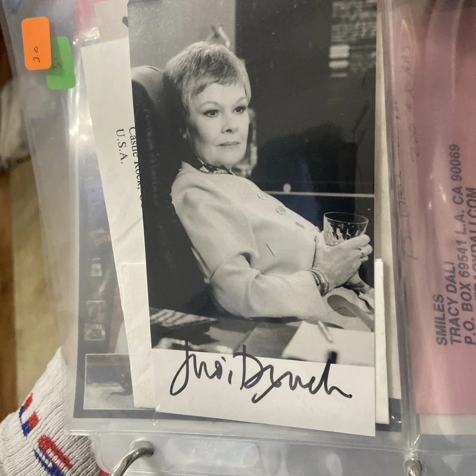 Judi Dench — Dame Judi Dench Signed 4 x 6 photo James Bond 007 Queen Elizabeth actress